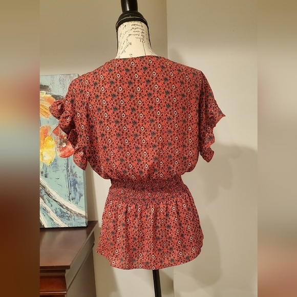 Max Studio Women V Neck Ruffle Cap Sleeves, Floral Blouse Size L. - Picture 2 of 8